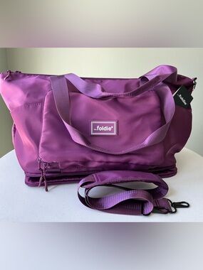 The Foldie Unisex 40L Foldable Convertible Travel Duffle Bag Tote Purple NWT